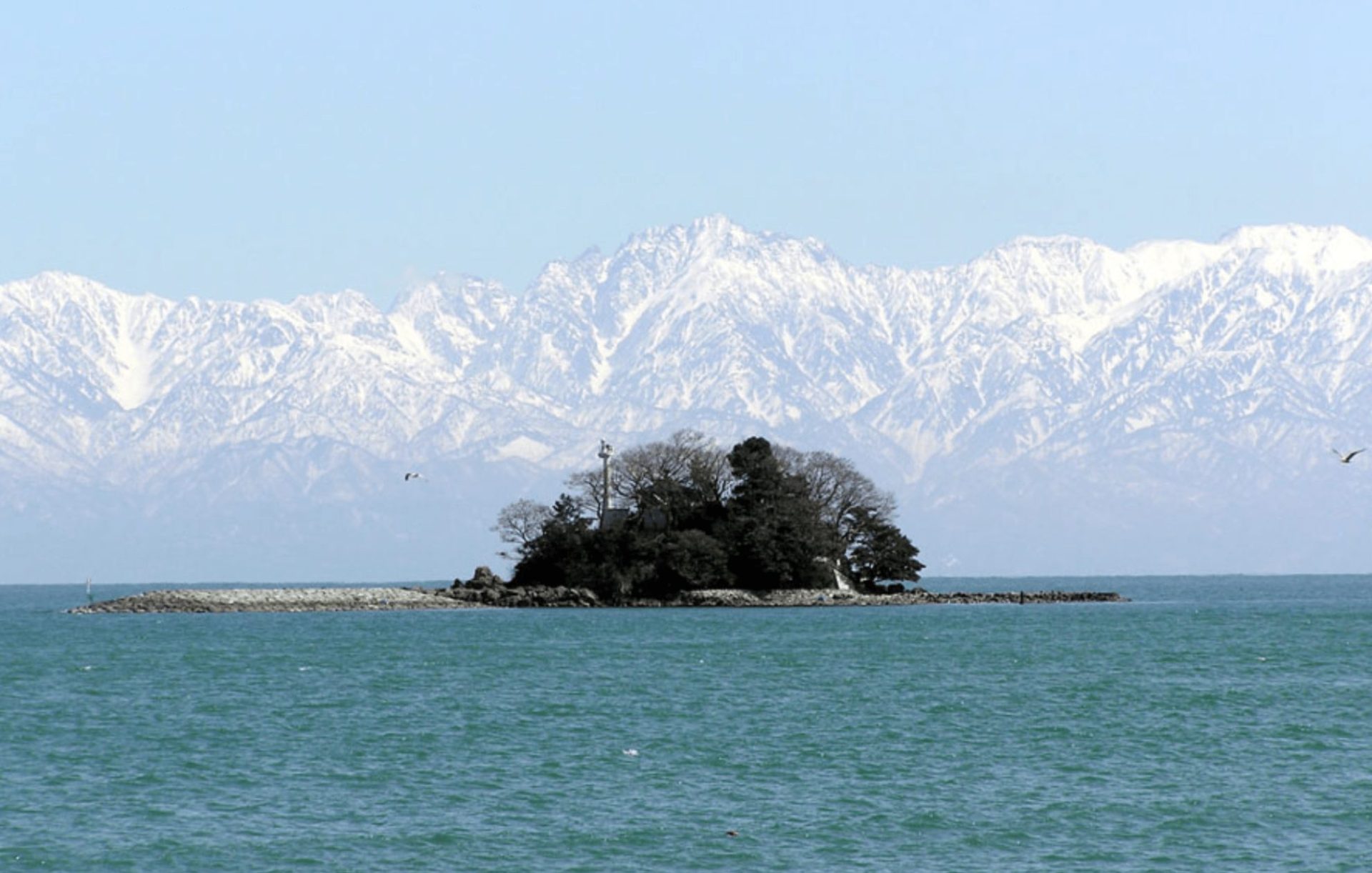 氷見:圧巻の立山連峰